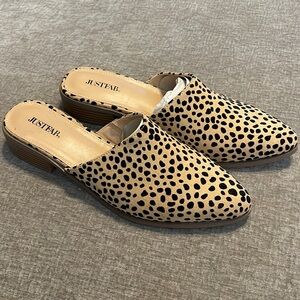 Spotted mule size 9. Brand is Just Fab NWOT